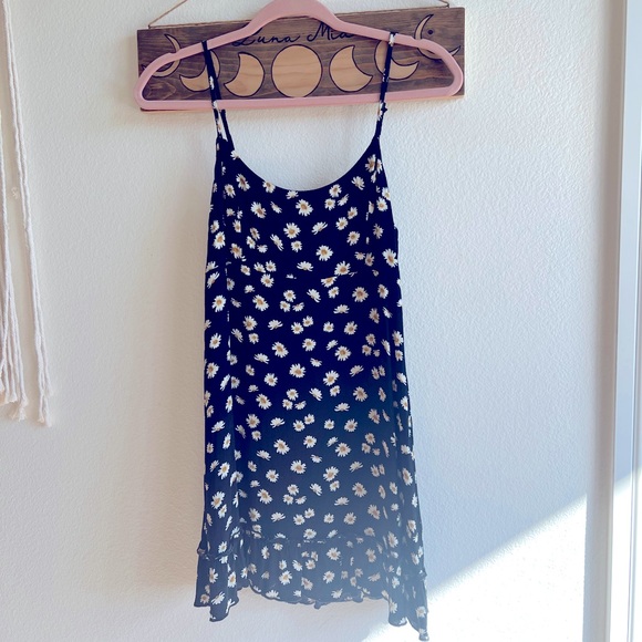 Black and floral mini - Picture 1 of 3
